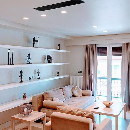 Luxurious Minimal Apartment In Acropolis Афины Экстерьер фото