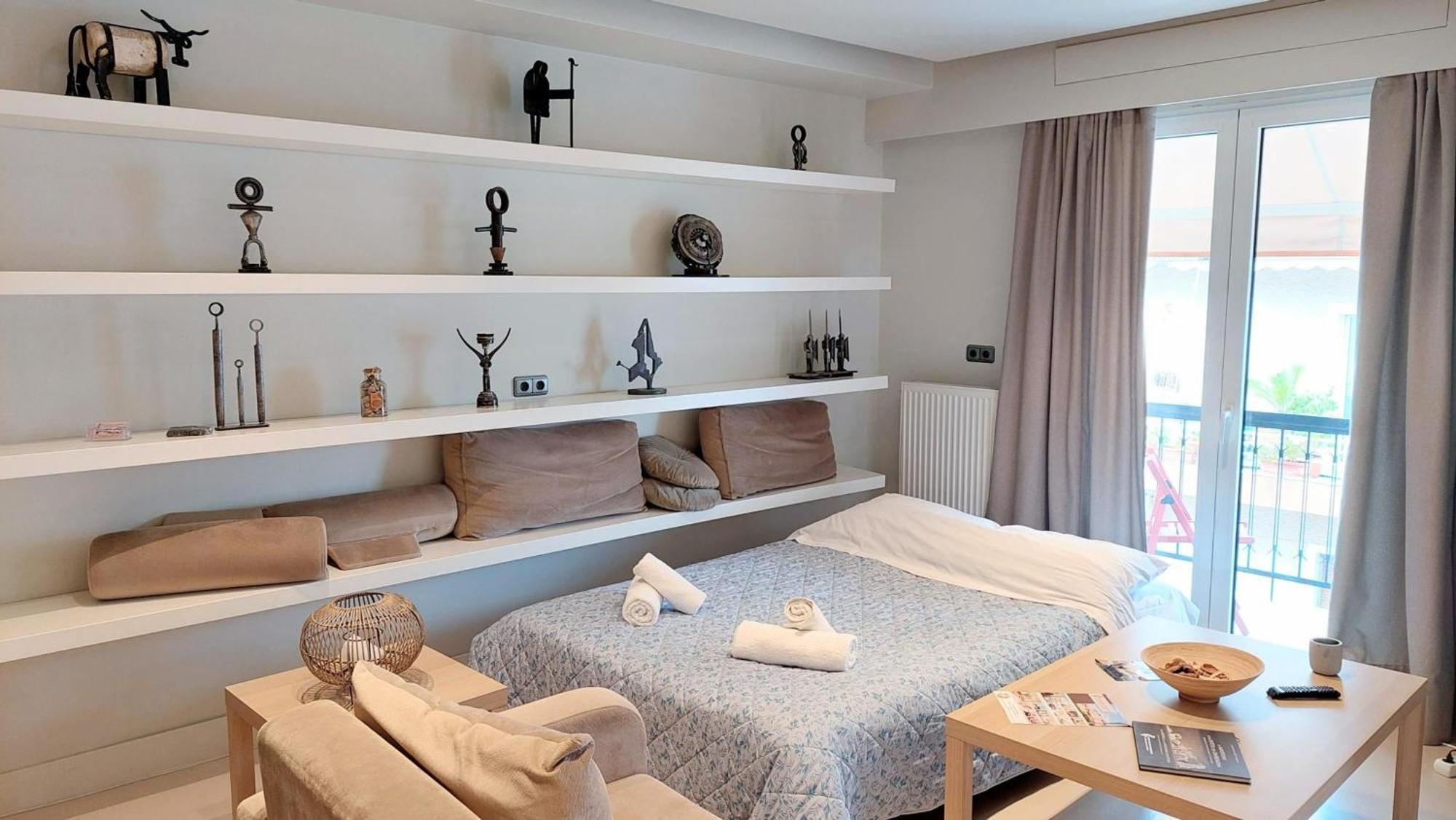 Luxurious Minimal Apartment In Acropolis Афины Экстерьер фото